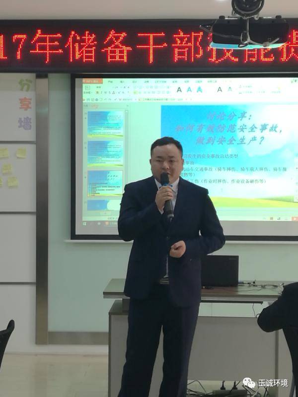 長沙清潔,長沙清潔服務,長沙專業(yè)清潔,長沙清潔公司,湖南專業(yè)清潔,長沙保潔公司,長沙專業(yè)保潔,長沙物業(yè)保潔