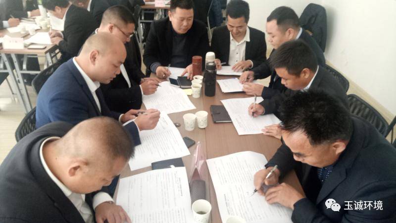 長沙清潔,長沙清潔服務,長沙專業(yè)清潔,長沙清潔公司,湖南專業(yè)清潔,長沙保潔公司,長沙專業(yè)保潔,長沙物業(yè)保潔