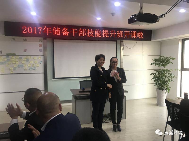 長沙清潔,長沙清潔服務,長沙專業(yè)清潔,長沙清潔公司,湖南專業(yè)清潔,長沙保潔公司,長沙專業(yè)保潔,長沙物業(yè)保潔
