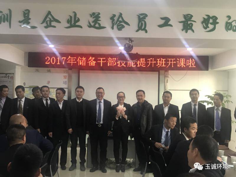 長沙清潔,長沙清潔服務,長沙專業(yè)清潔,長沙清潔公司,湖南專業(yè)清潔,長沙保潔公司,長沙專業(yè)保潔,長沙物業(yè)保潔