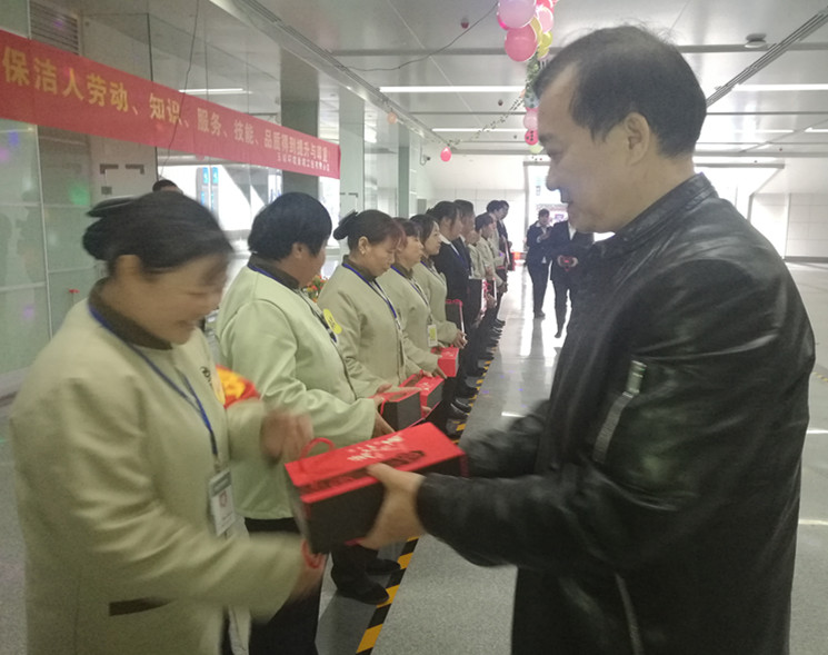 長(zhǎng)沙清潔,長(zhǎng)沙清潔服務(wù),長(zhǎng)沙專業(yè)清潔,長(zhǎng)沙清潔公司,湖南專業(yè)清潔,長(zhǎng)沙保潔公司,長(zhǎng)沙專業(yè)保潔,長(zhǎng)沙物業(yè)保潔