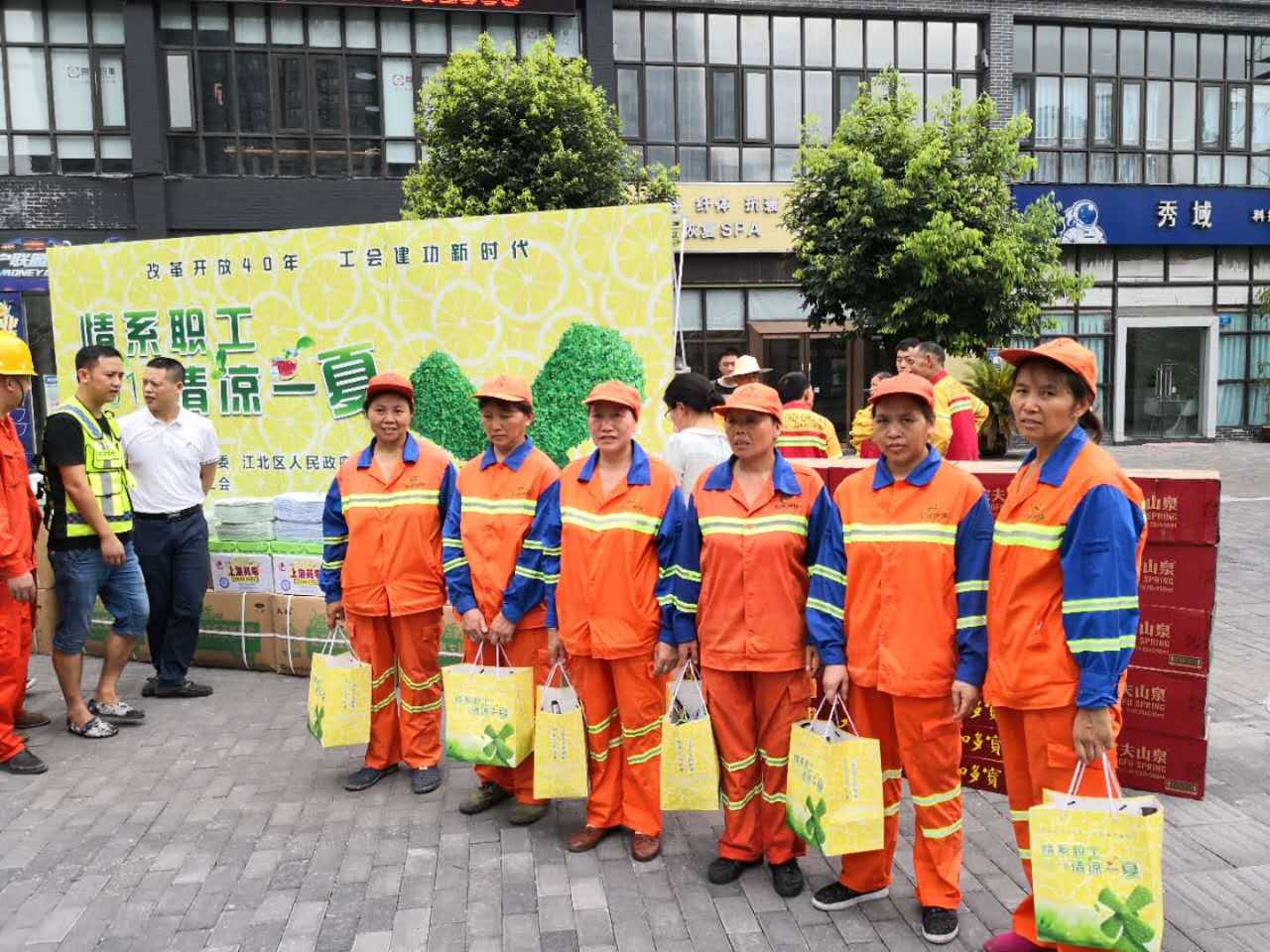 長沙清潔,長沙清潔服務(wù),長沙專業(yè)清潔,長沙清潔公司,湖南專業(yè)清潔,長沙保潔公司,長沙專業(yè)保潔,長沙物業(yè)保潔